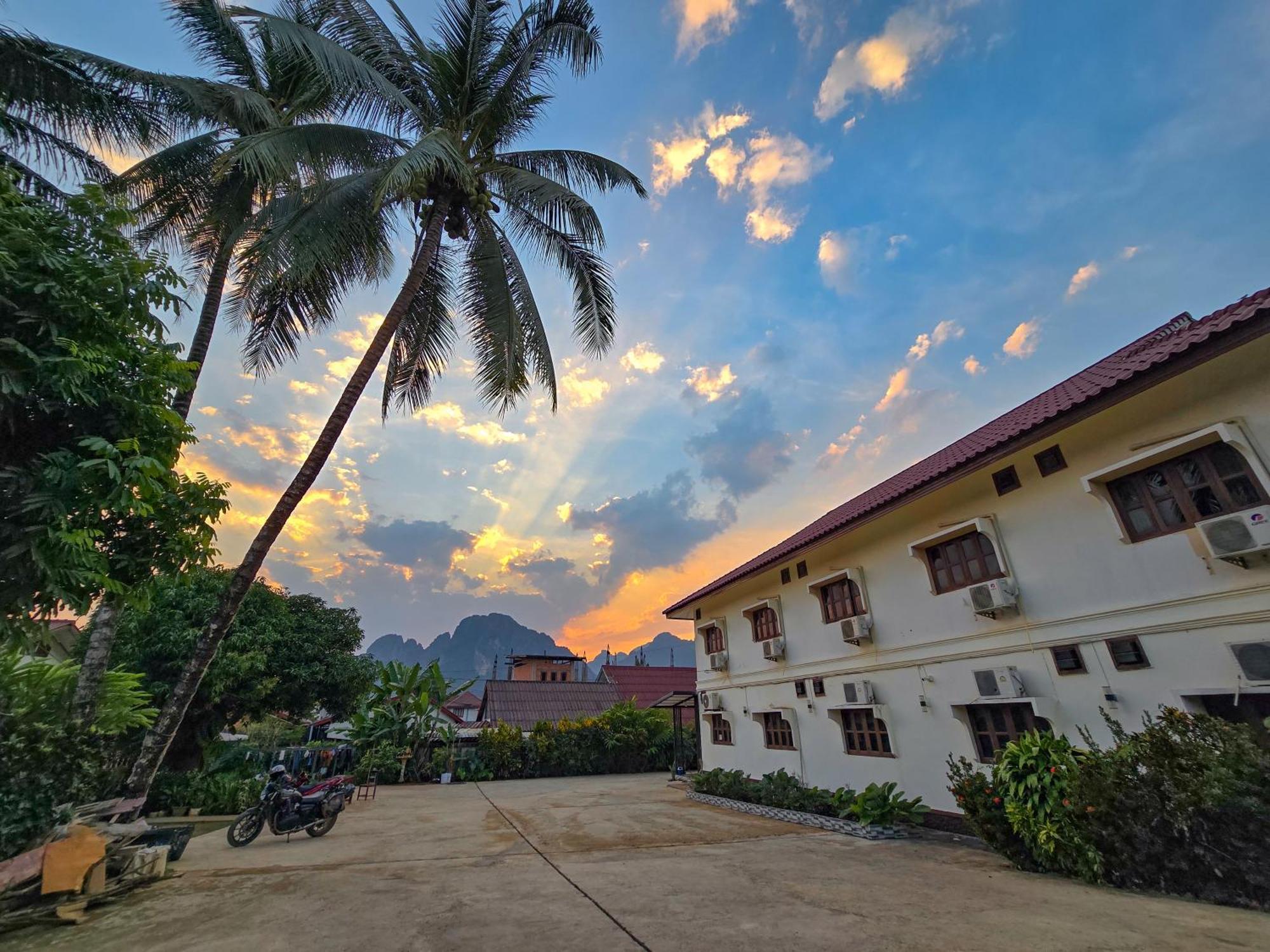 Saphaothong Guesthouse Vangviang Kültér fotó